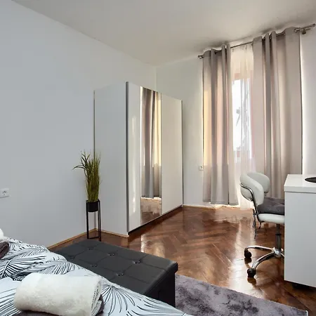 Apartment Forum *